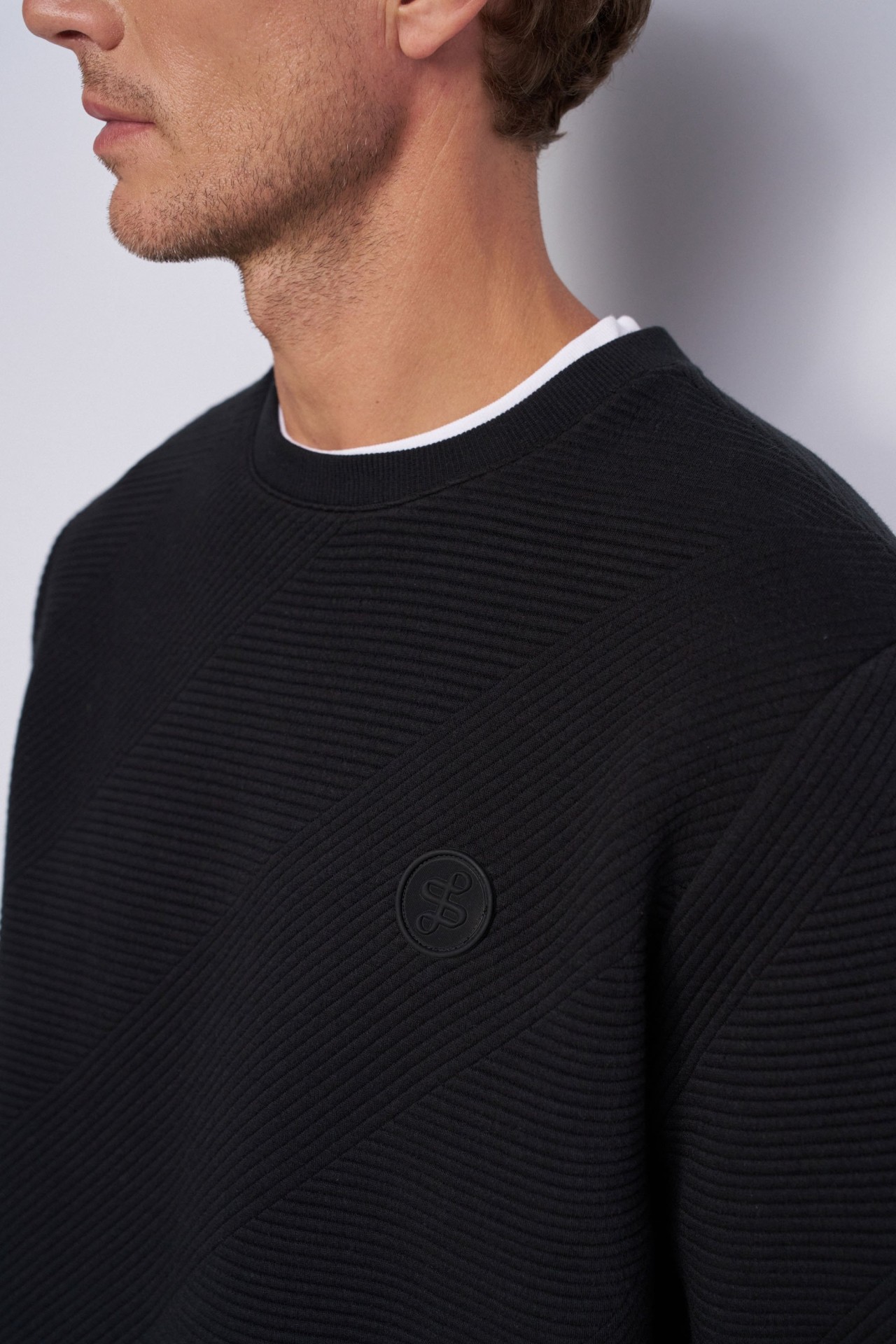 SUDADERA CON RELIEVE