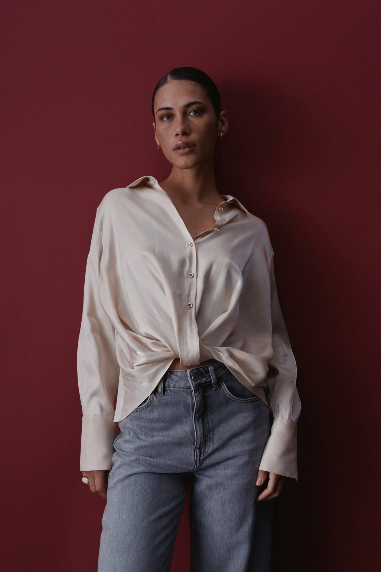 BLUSA SATINADA CON BRILLO