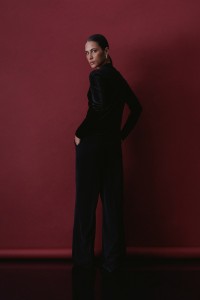 FLUWELEN TOP MET TRANSPARANTE DETAILS