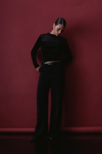 FLUWELEN TOP MET TRANSPARANTE DETAILS