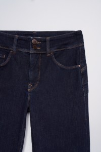 JEANS SECRET PUSH IN BOOTCUT PERFECT SHAPE