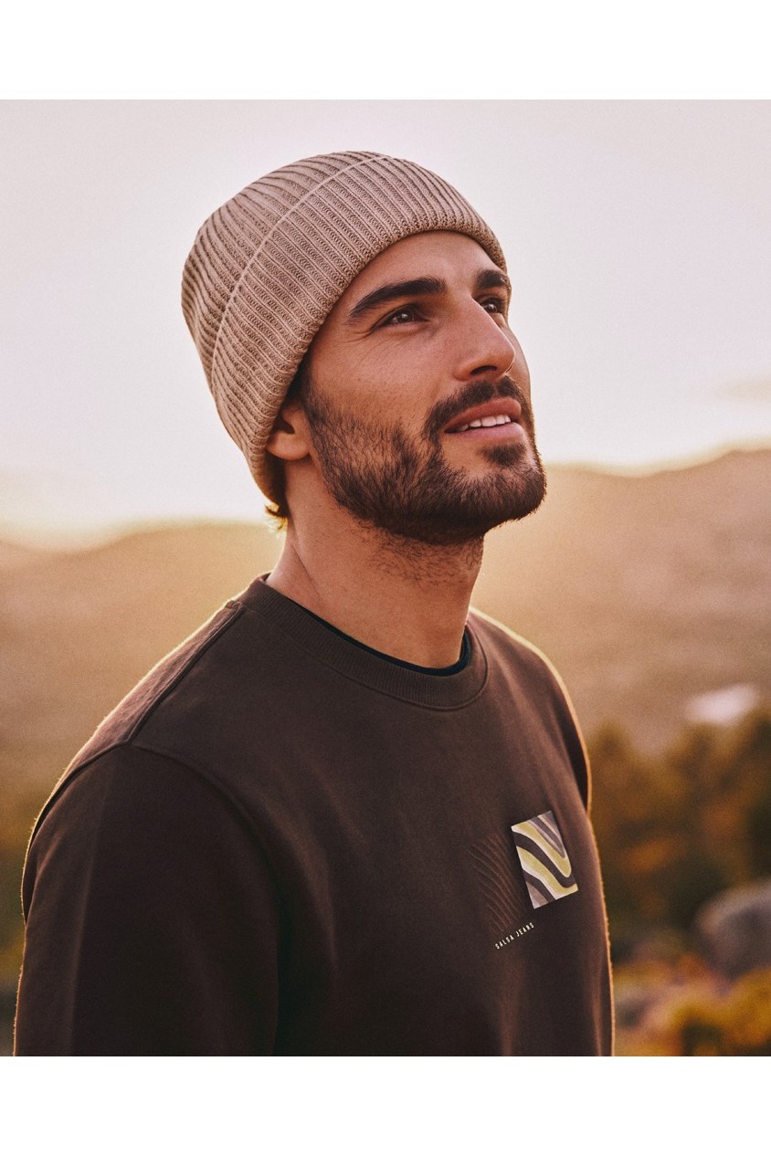KNITTED BEANIE