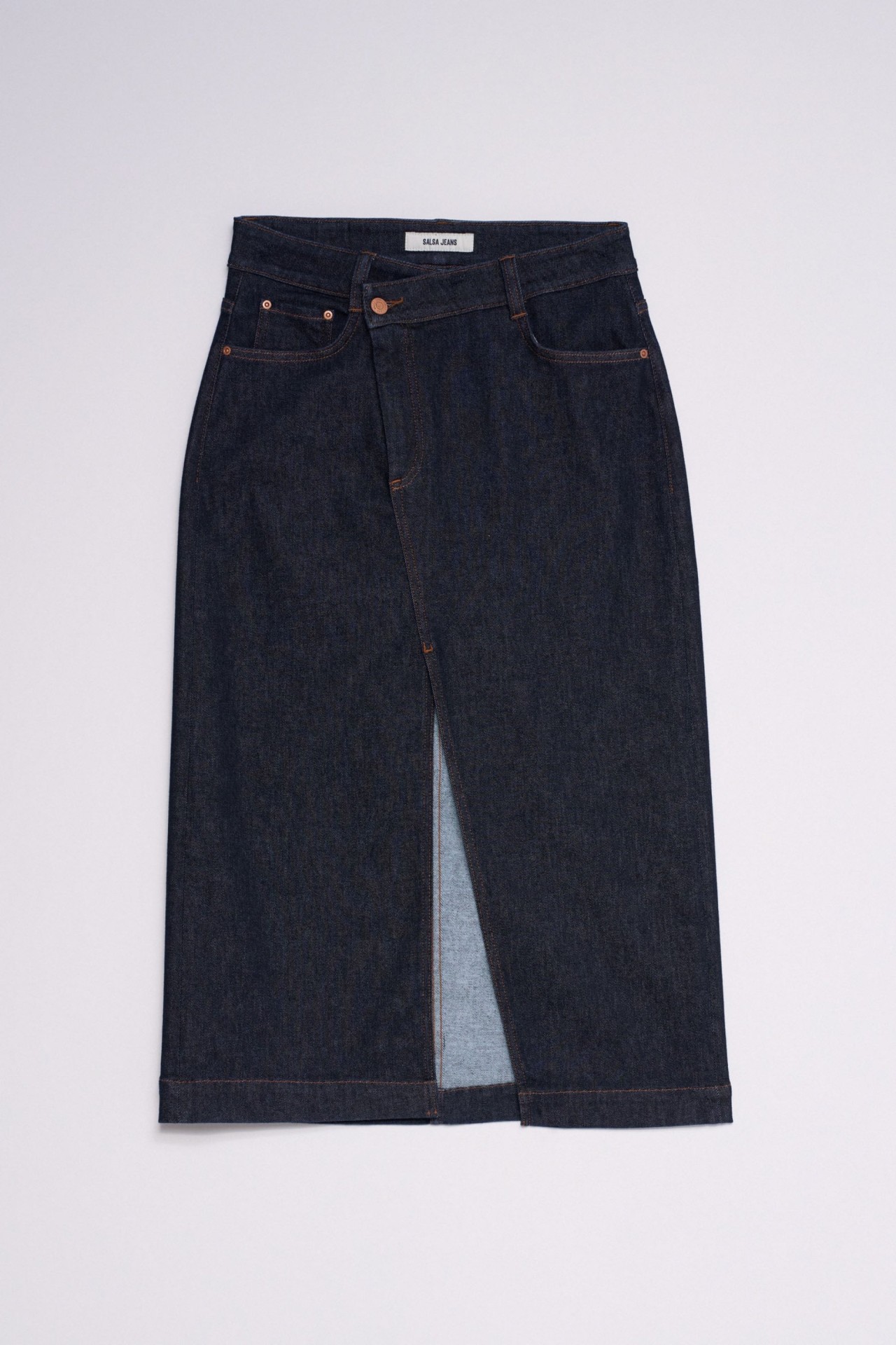 DENIM-MIDIROCK MIT ASYMMETRISCHEM BUND