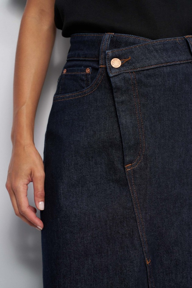 DENIM-MIDIROCK MIT ASYMMETRISCHEM BUND