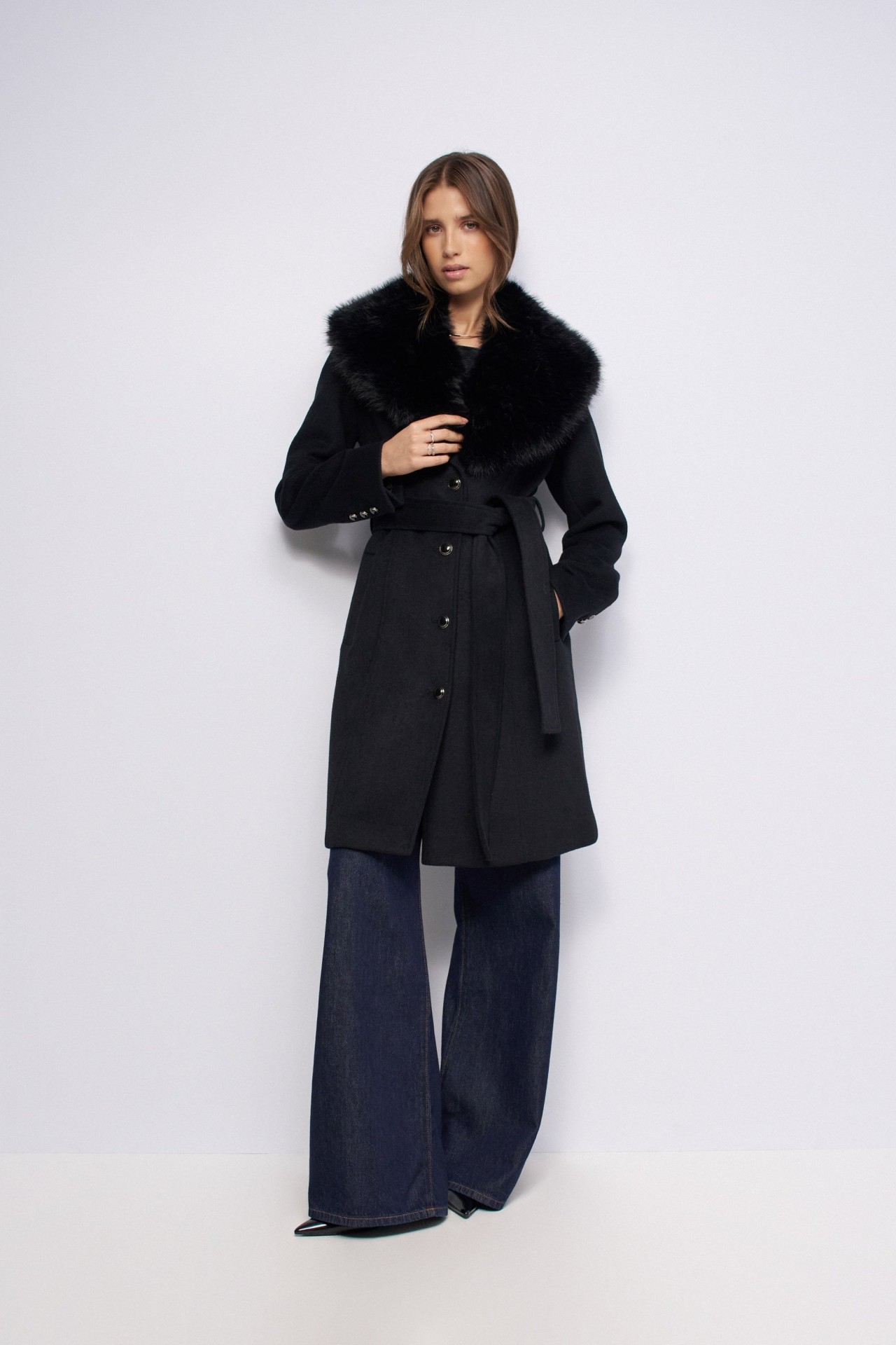 KURZER GRACE WOLLMANTEL MIT FELL