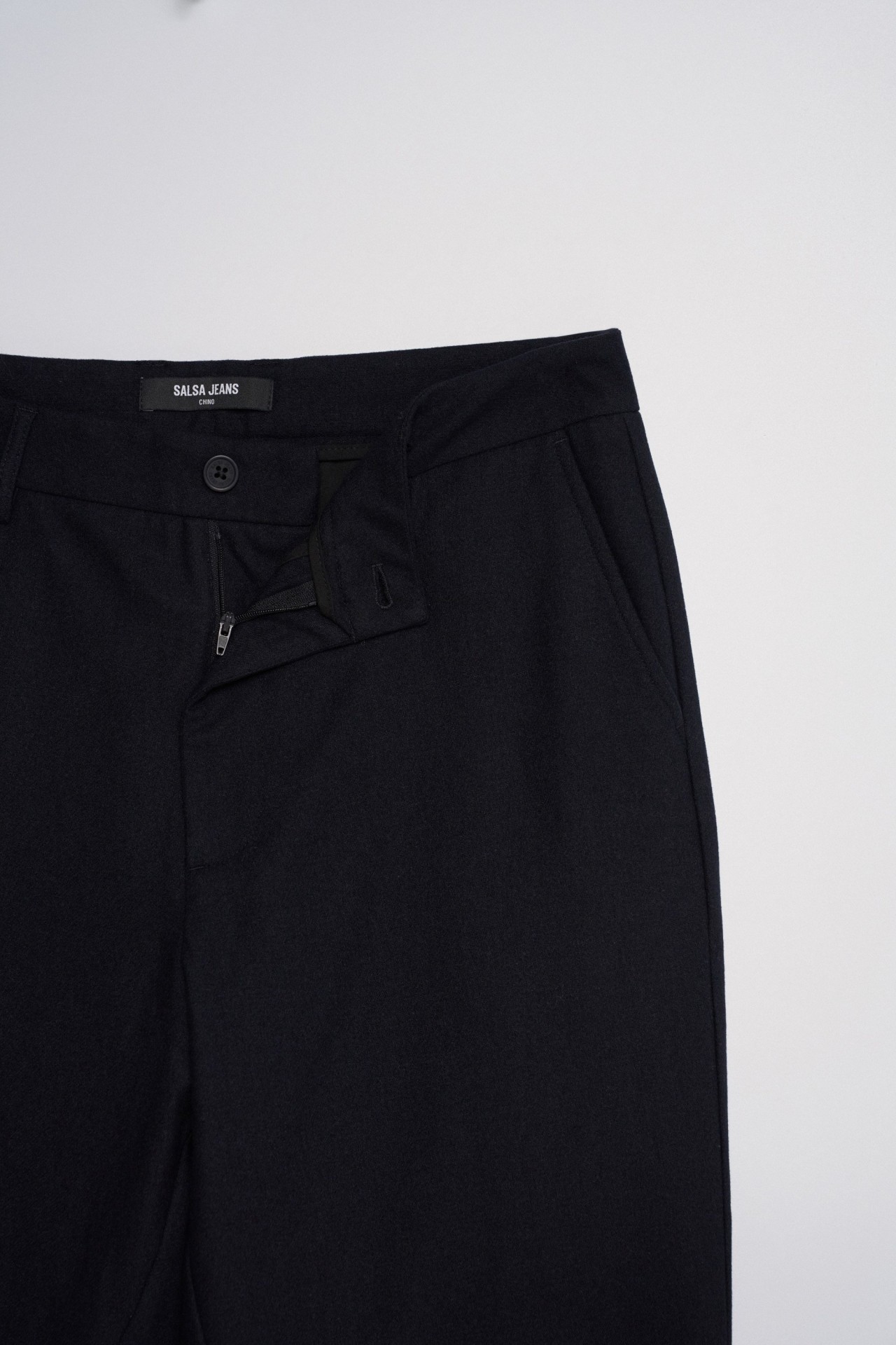 PANTALONES CHINO DE TEJIDO