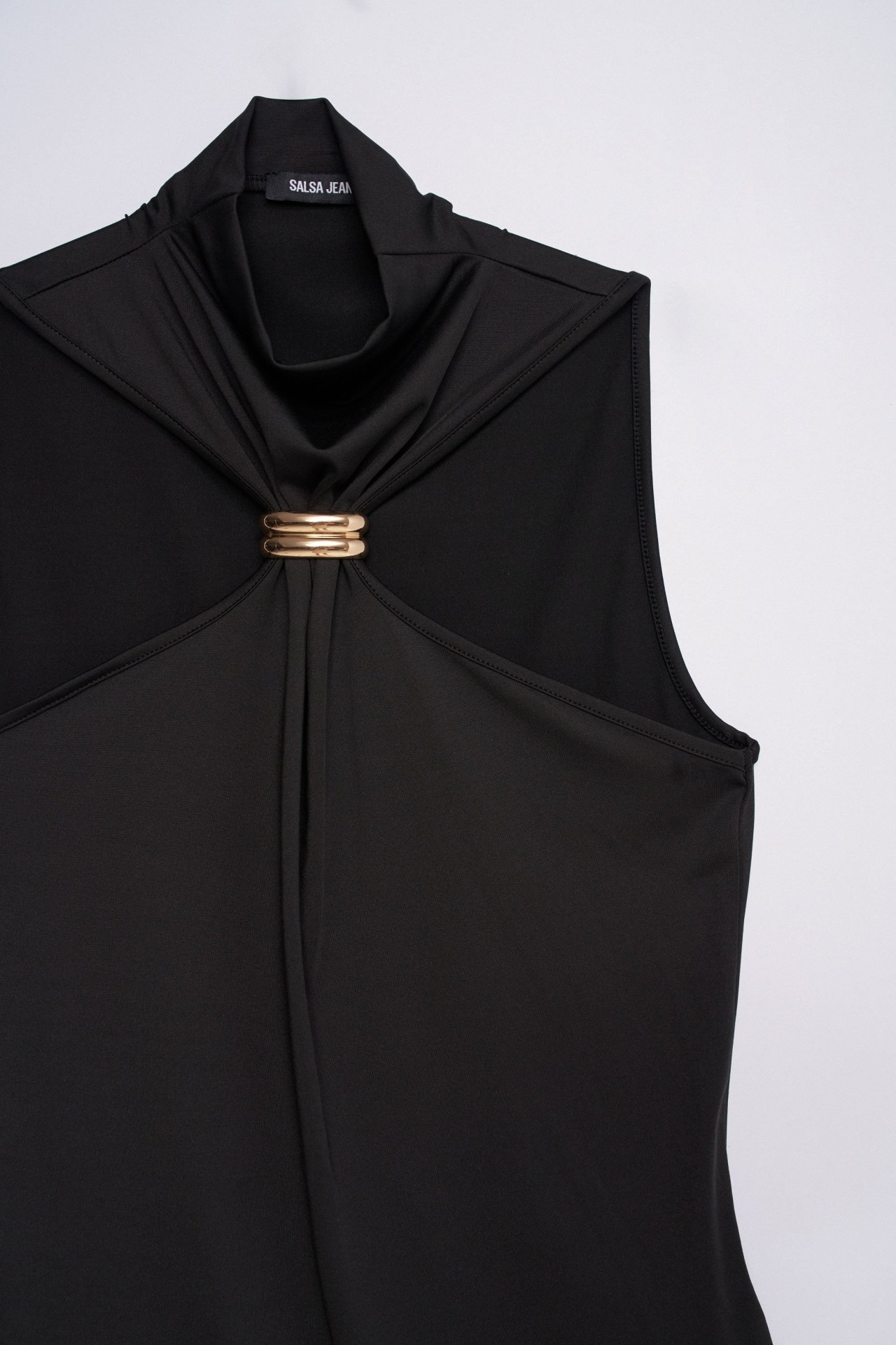 TOP COM APLIQUE MET�LICO