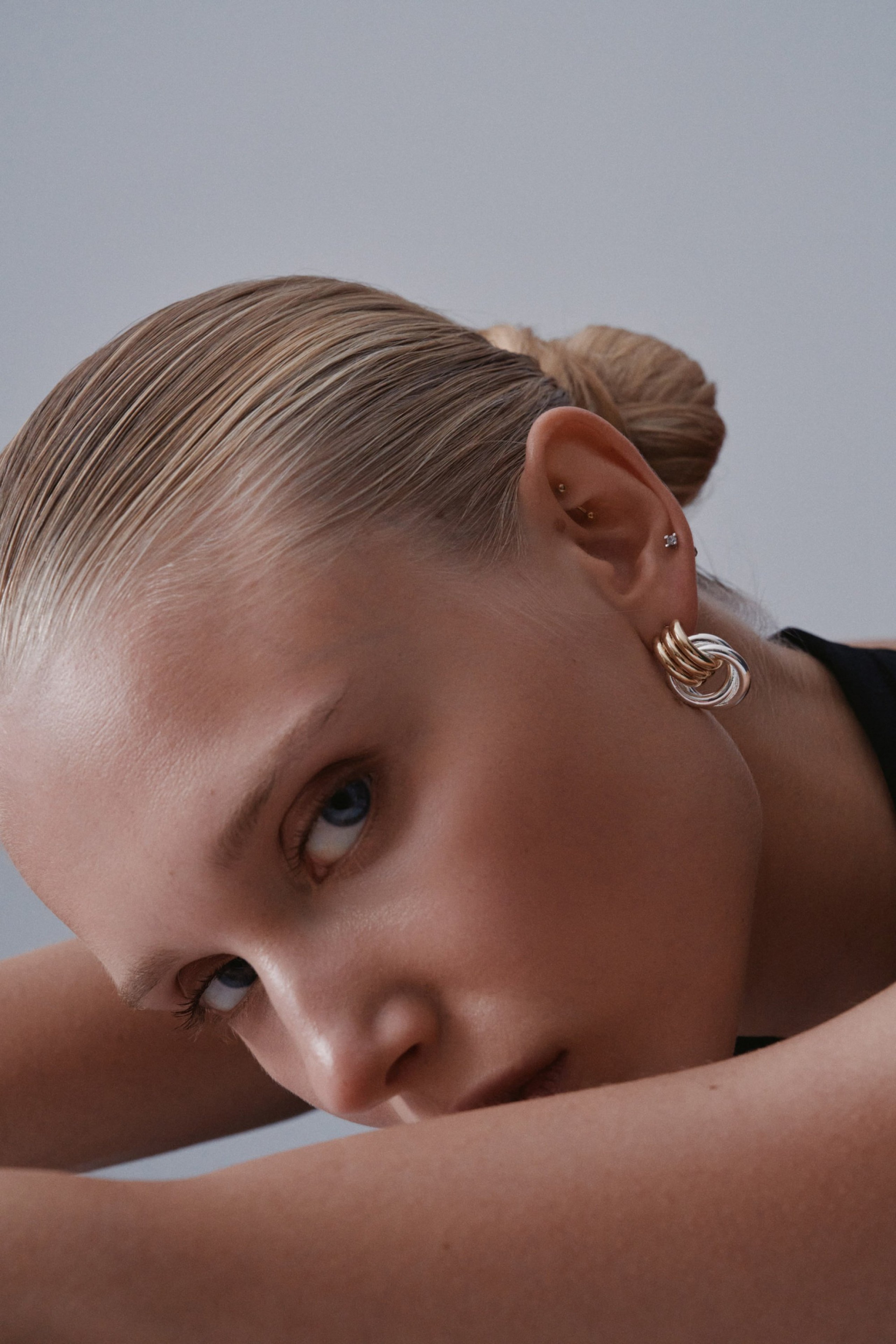 HOOP EARRINGS WITH PENDANTS