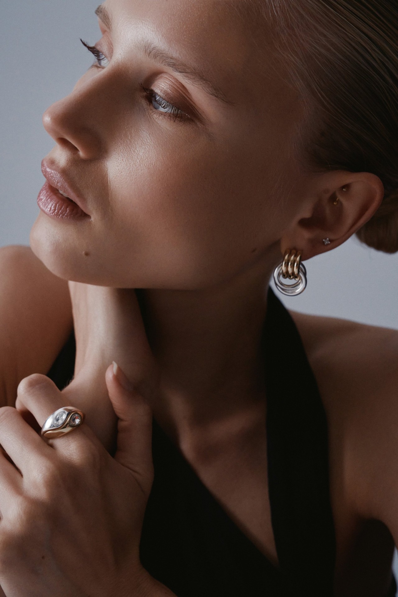 HOOP EARRINGS WITH PENDANTS