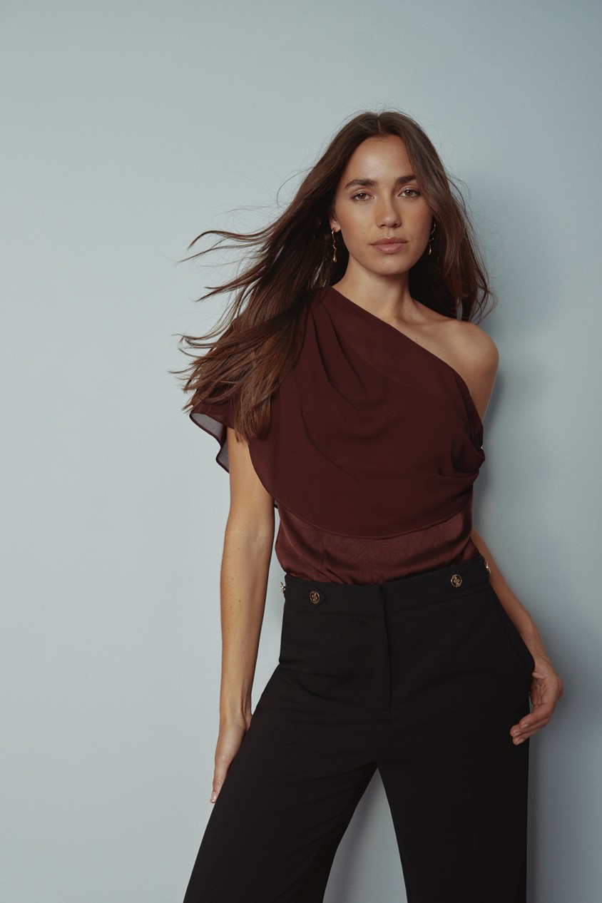 ASYMMETRIC TOP WITH METAL SHOULDER DETAIL